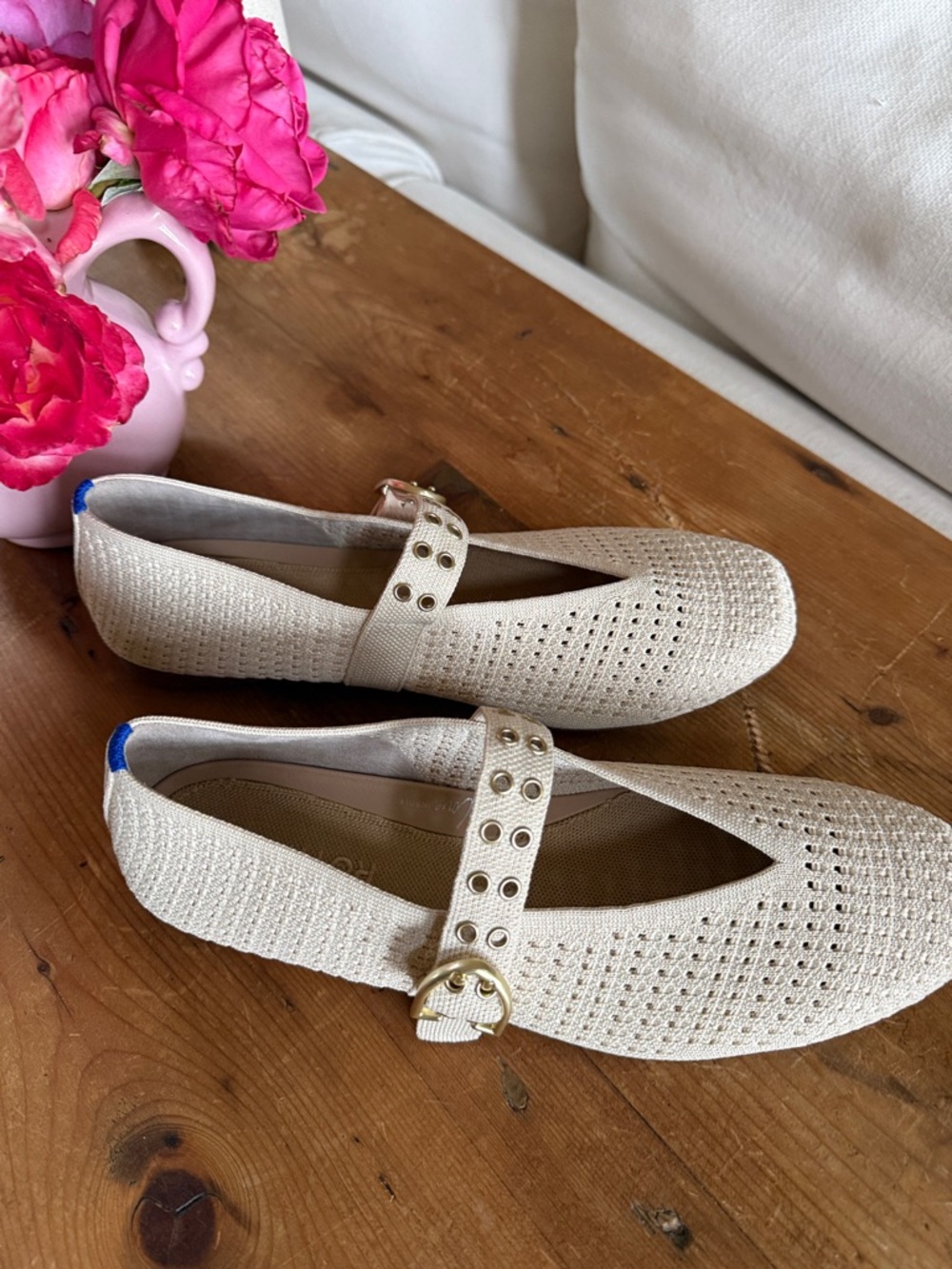 New Rothy's off white mesh Max buckle Mary Jane with Gold Buckle. Size 10.5 - Picture 2 of 4